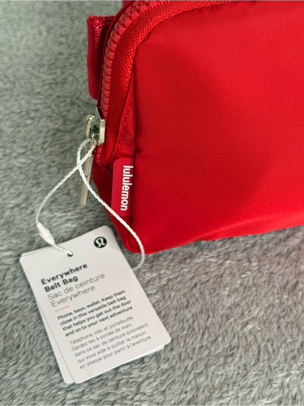 Lululemon Everywhere Belt Bag Red NWT Crossbody Waist Bag 1L - Picture 4 of 5
